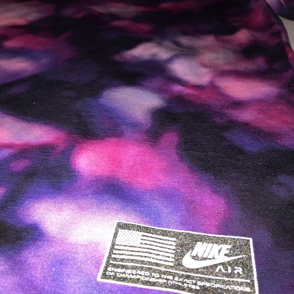 NWOT Nike T-Shirt - Picture 4 of 7